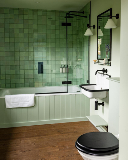 Bathroom 5, The Merry Harriers Pub, Surrey