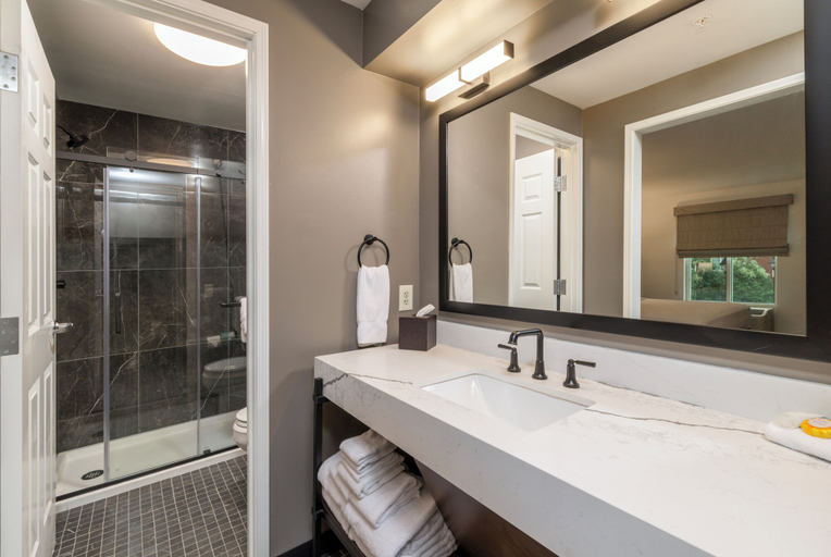 Bathroom 4, The Ohioan Hotel & Event Center, Delaware