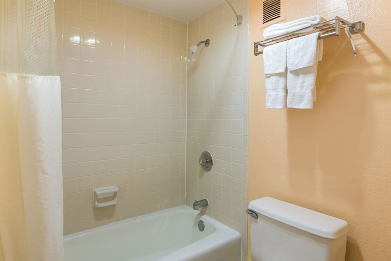 Bathroom 5, Motel 6 Macon, GA, Bibb