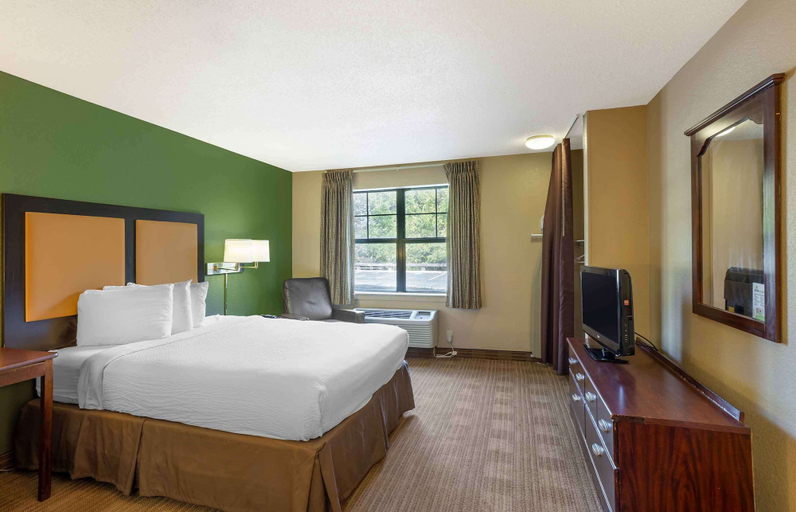 Bedroom 3, Suburban Studios Exton - Philadelphia Great Valley, Chester