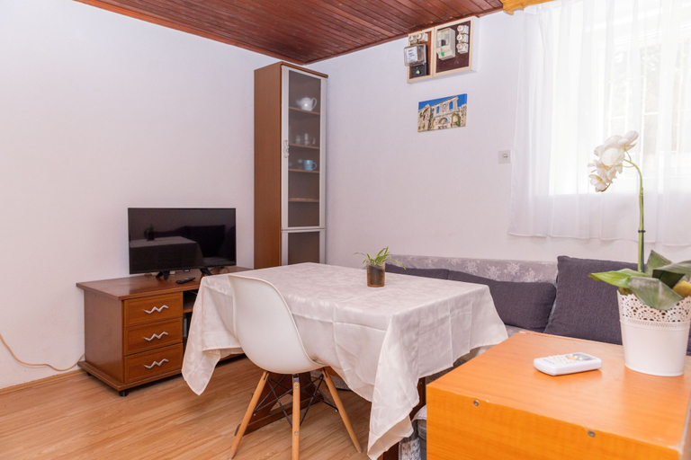 Others 4, Old house with terrace - for guests on a budget, Split