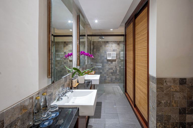Bathroom 4, Ramayana Candidasa Beach Resort, Karangasem