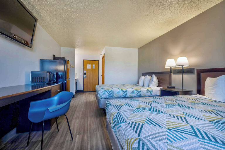 Bedroom 3, Motel 6 Stuart, IA, Adair