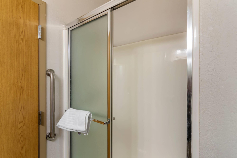 Bathroom 5, Comfort Inn & Suites Lees Summit - Kansas City, Kansas City