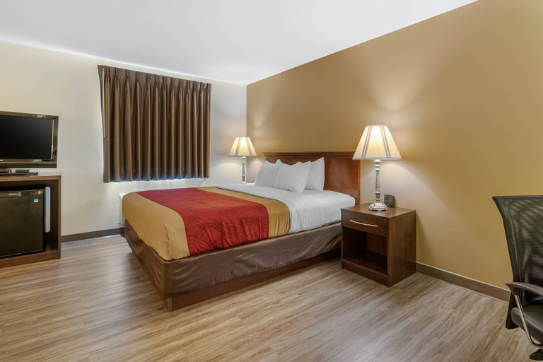 Bedroom 3, Econo Lodge Inn & Suites Des Moines Fairgrounds Area, Polk