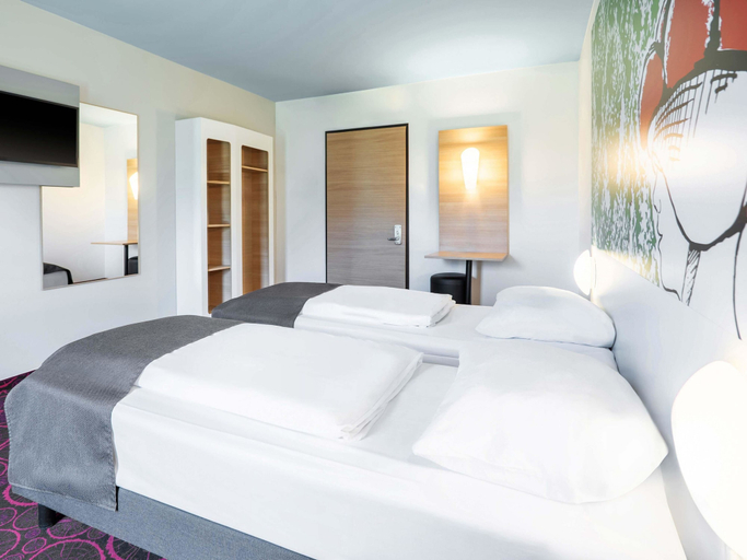 Bedroom 2, B&B Hotel Offenburg-City, Ortenaukreis