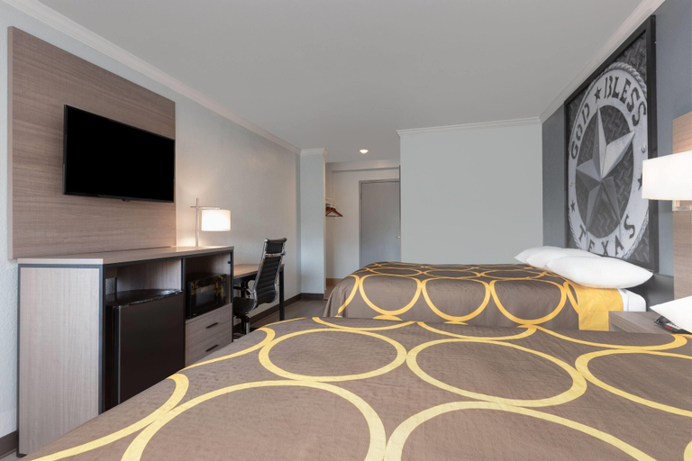 Bedroom 3, Super 8 by Wyndham Fort Worth Entertainment District, Fort Worth