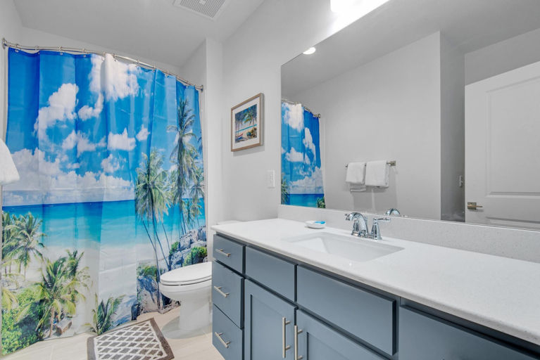 Bathroom 3, Calypso 3-2307, Bay