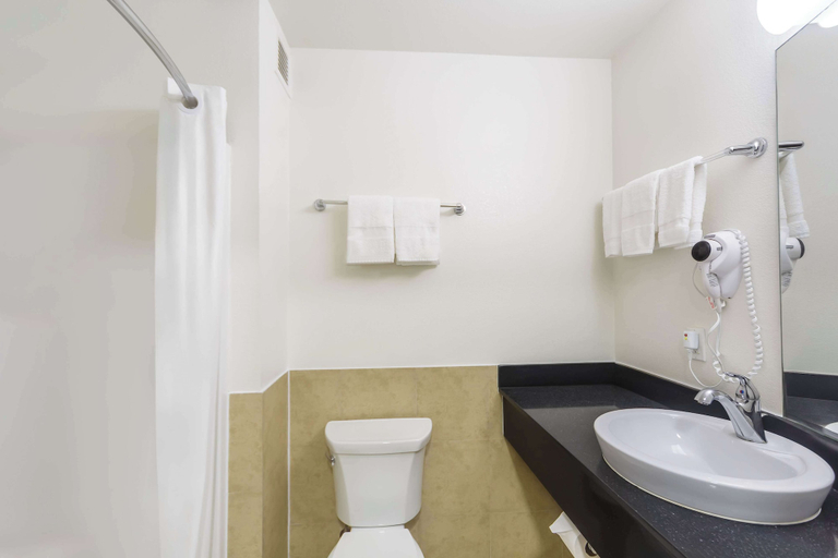 Bathroom 4, Motel 6 Laredo, TX - Airport, Webb