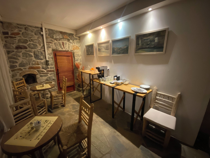 Food & Drinks 4, Castlerizaraki, Peloponnese