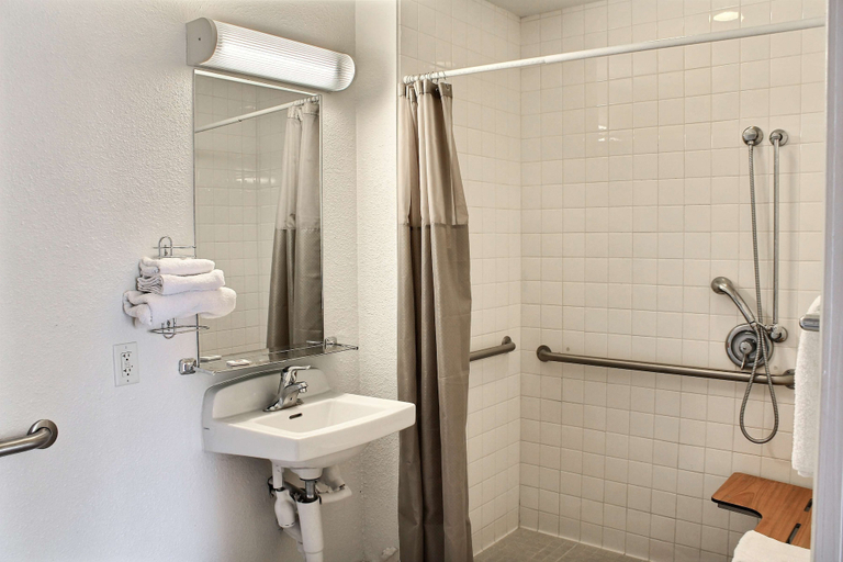 Bathroom 4, Motel 6 Atascadero, CA, San Luis Obispo