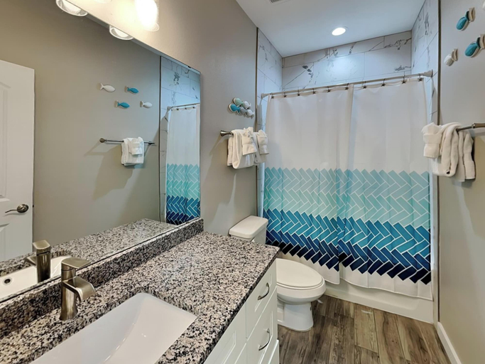 Bathroom 3, All Decked Out by Miss Kitty’s, Aransas