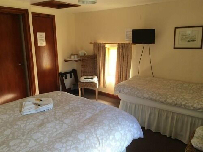 Bedroom 2, Fox & Hounds Inn, North Yorkshire