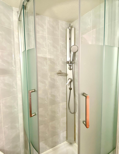 Bathroom 4, Hotel Le Village, Essonne