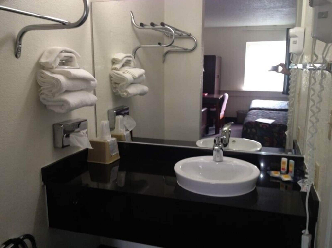 Bathroom 4, Motel 6 Wichita, KS, Sedgwick