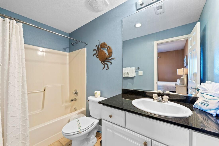 Bathroom 5, San Carlos 701, Baldwin