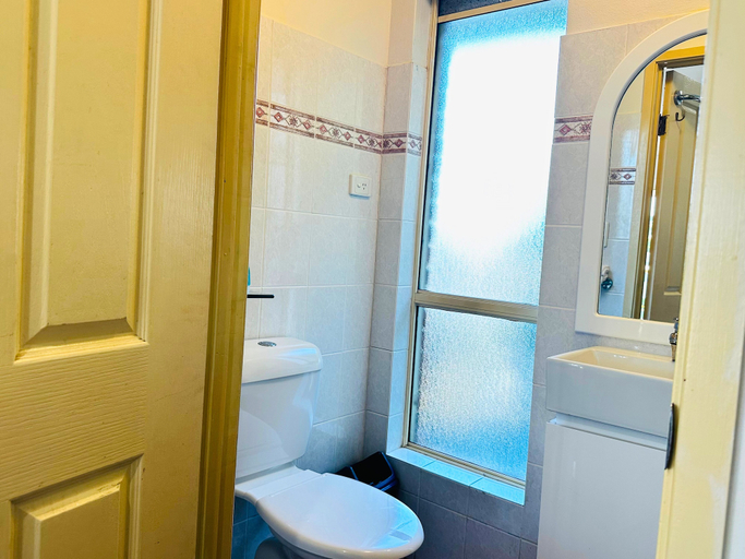 Bathroom 4, Aussie Rest Motel, Cessnock