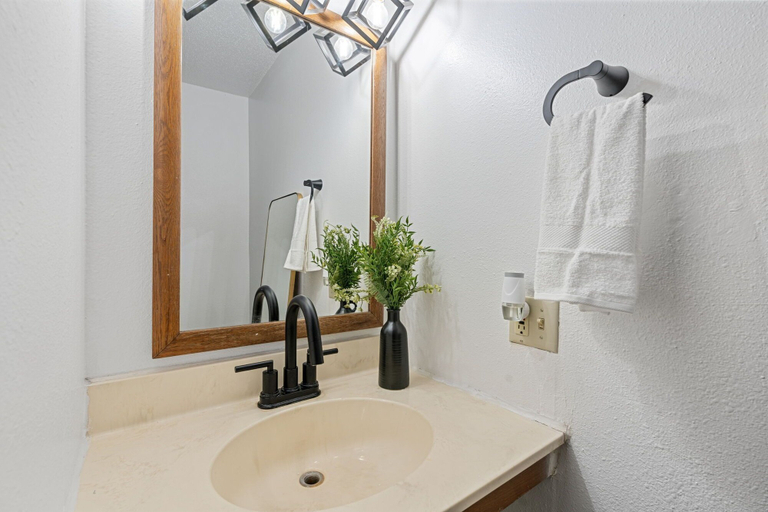 Bathroom 3, Custom Stay Thief River Falls, Pennington