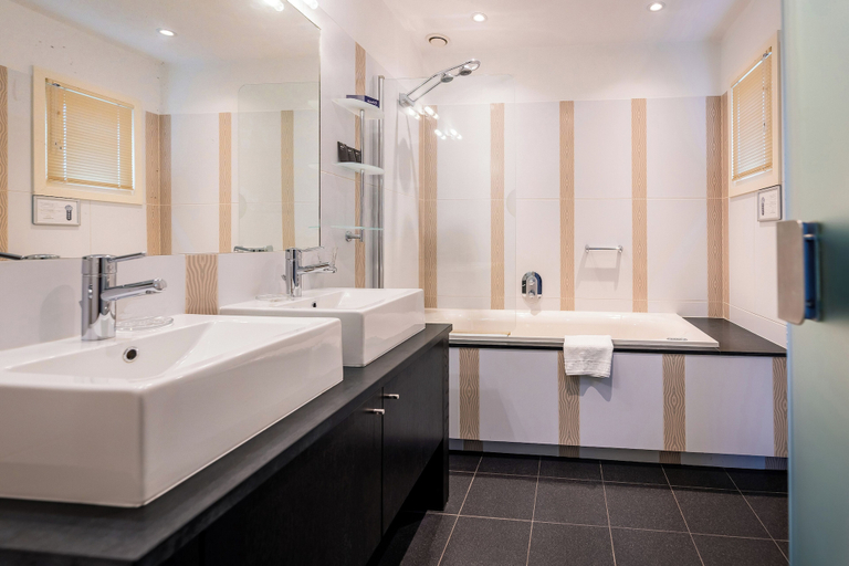 Bathroom 4, Kasteel De Vanenburg, Putten