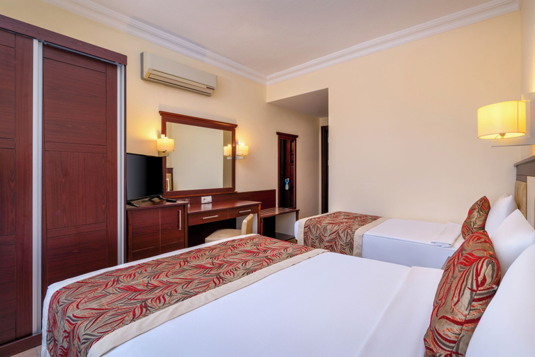 Bedroom 2, Hotel Ozlem Garden - All Inclusive, Manavgat