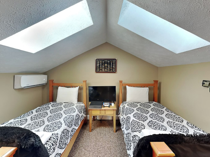 Bedroom 3, Happy Time by Taylor Made Deep Creek, Garrett