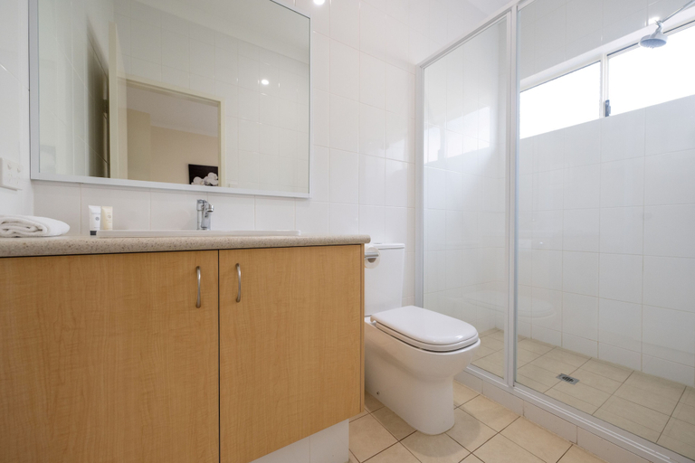 Bathroom 5, Collie Ridge Resort, Collie