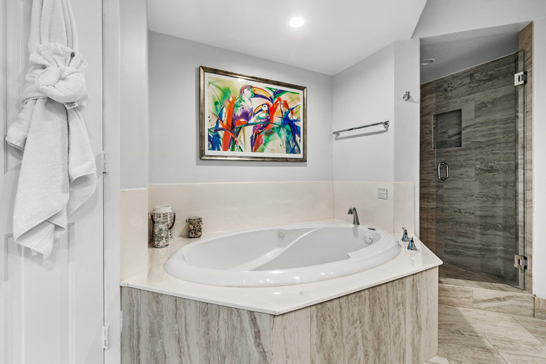 Bathroom 4, Gullwing 405 by Distinctive Beach Rentals, Lee