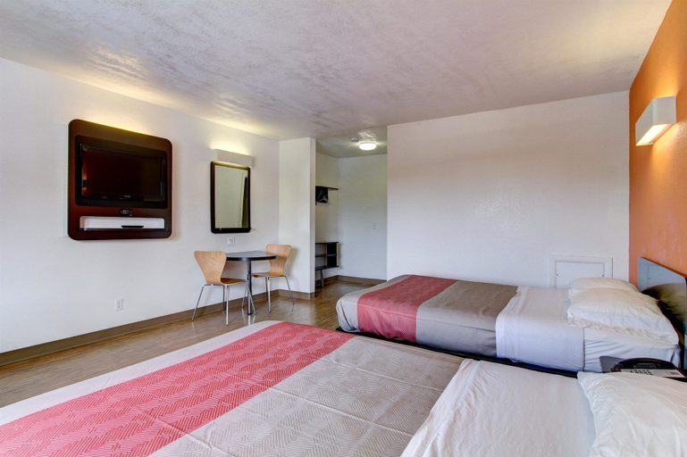 Bedroom 4, Motel 6 Richfield, OH, Summit