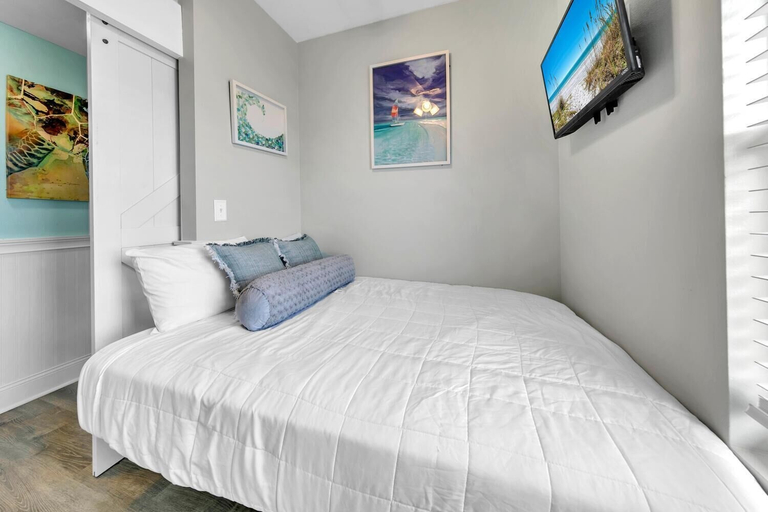 Bedroom 3, Laketown Wharf 1326, Bay