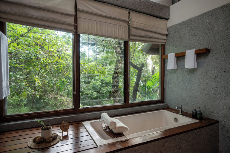 Bathroom 3, Treehouse Chalets, Imbulpe
