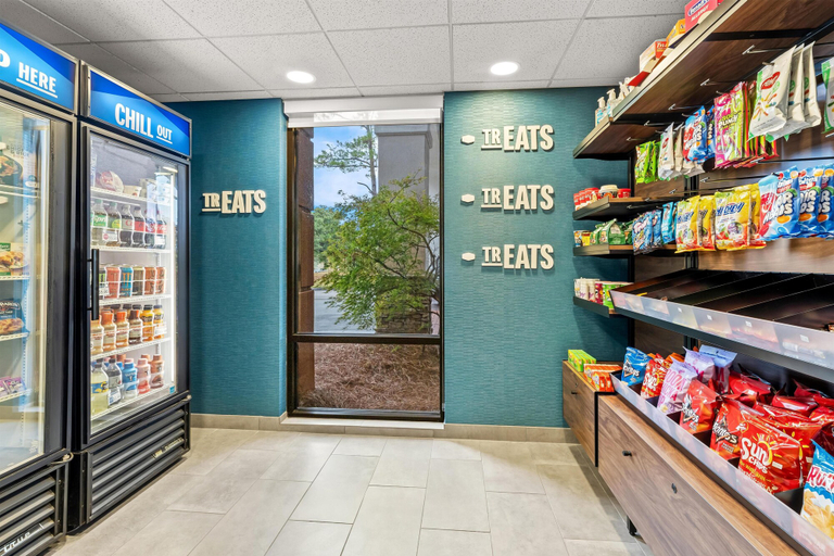 Food & Drinks 5, Hampton Inn & Suites Tifton, Tift