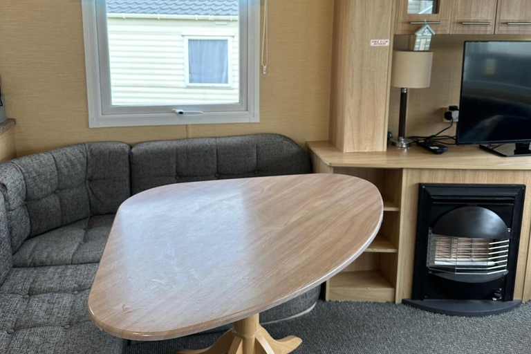 Others 5, Newquay - Caravan - Sleeps 8 - Parking - Seaside, Cornwall