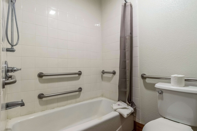 Bathroom 4, Motel 6 Redlands, CA, San Bernardino