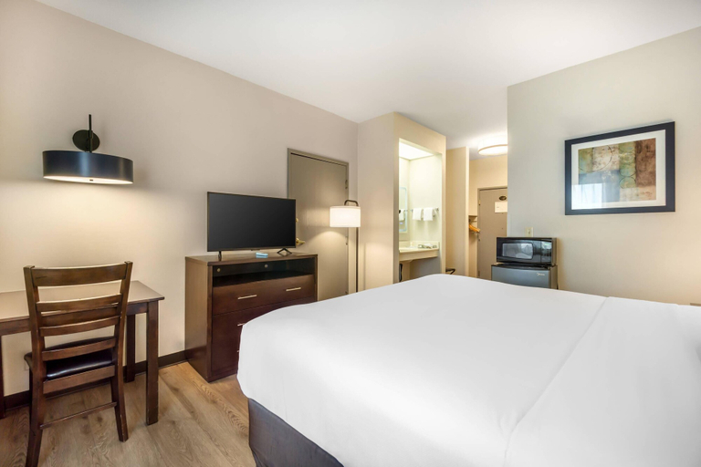 Bedroom 3, Comfort Inn Federal Way - Seattle, King