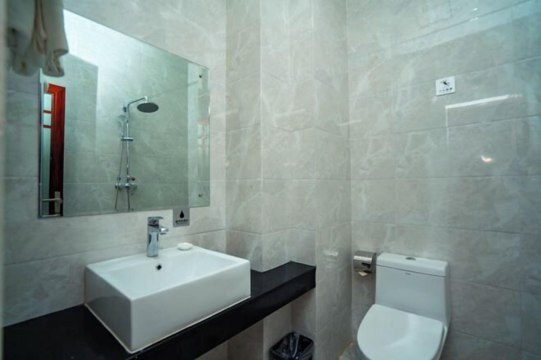 Bathroom 5, Taowowo Holiday Hotel, Honghe Hani and Yi