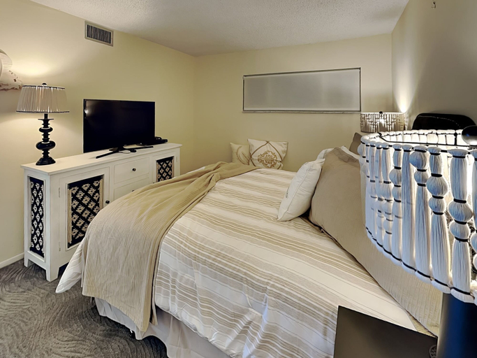 Bedroom 2, Sand Caper 509 by Distinctive Beach Rentals, Lee