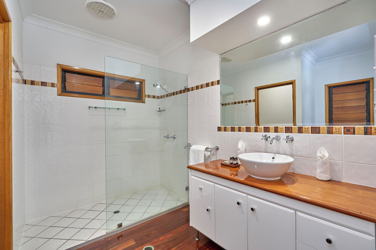 Bathroom 4, Reeflections Beachfront Holiday House, Cairns