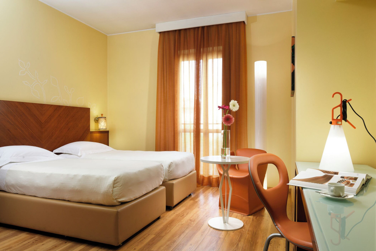 Bedroom 3, UNA Hotels Mediterraneo Milano, Milano