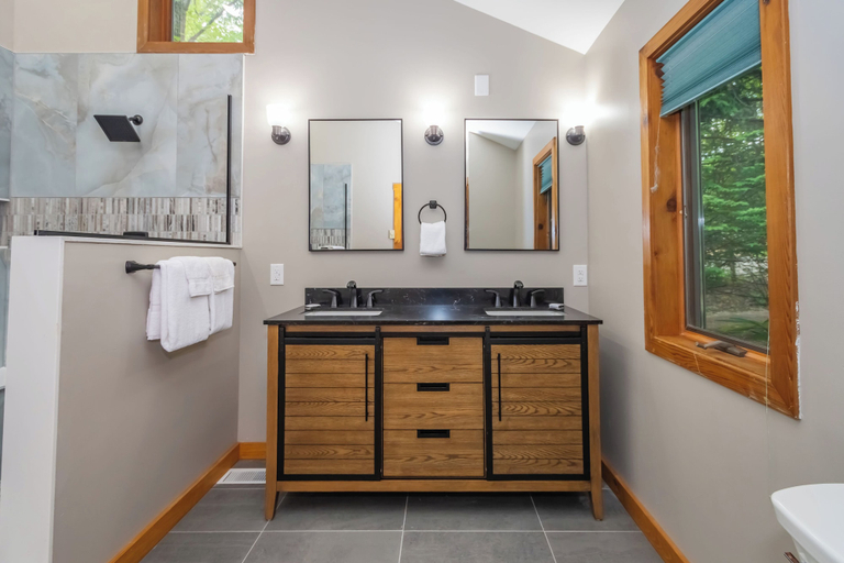 Bathroom 3, Over the Rainbow by Taylor Made Deep Creek, Garrett