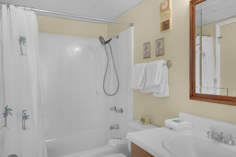 Bathroom 4, Sunbird 508e, Bay