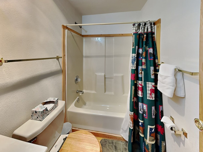 Bathroom 3, Peek-a-Boo Cabin by Ruidoso Vacation Rentals, Lincoln