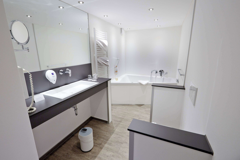 Bathroom 5, Best Western Hotel Zur Post, Bremen