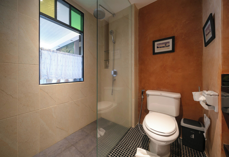 Bathroom 5, The Old Phuket Karon Resort, Phuket Island