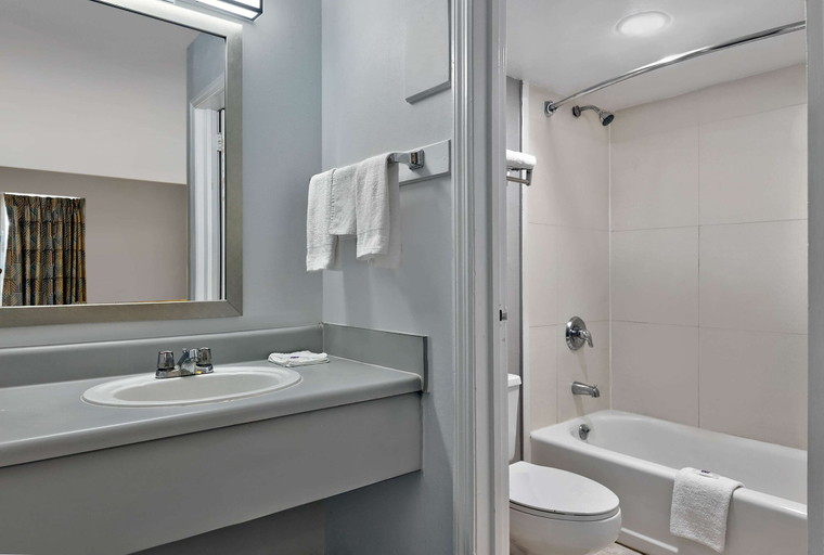 Bathroom 3, Motel 6 McDonough, GA, Henry