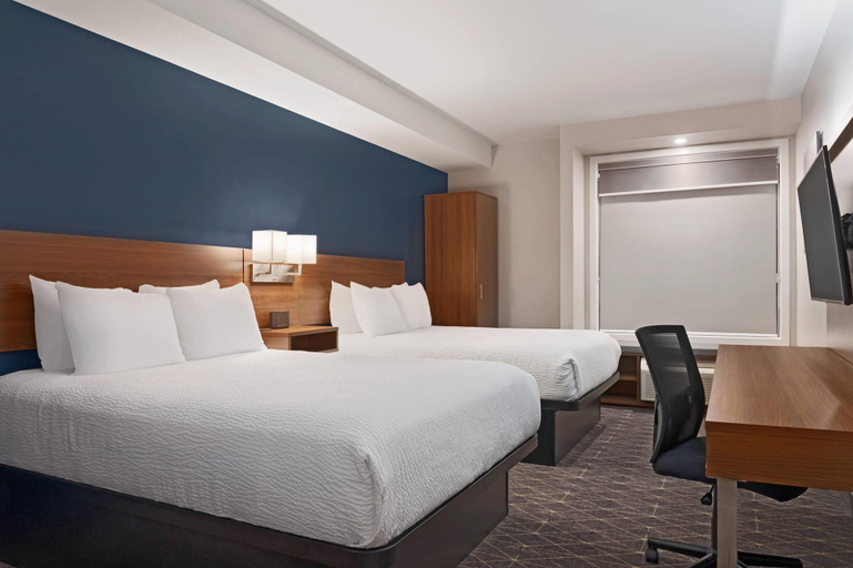 Bedroom 3, Park Inn by Radisson, Kelowna, Central Okanagan