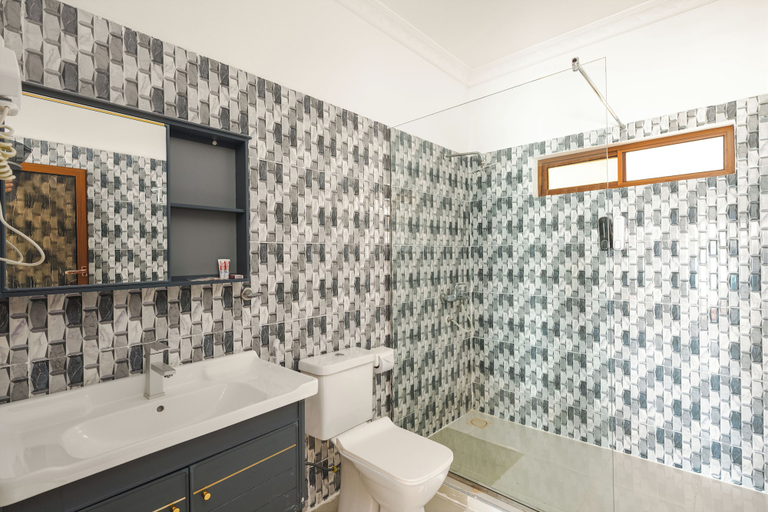 Bathroom 5, Zenobia Beach Resort , Kaskazini 'A'