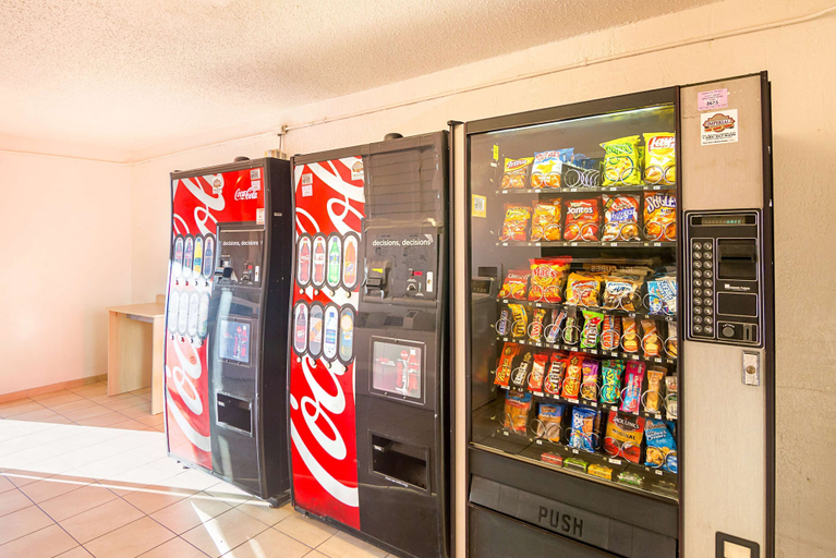 Food & Drinks 5, Motel 6 Lawton, OK, Comanche