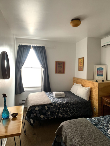 Bedroom 3, Pensione Popolo, Montréal