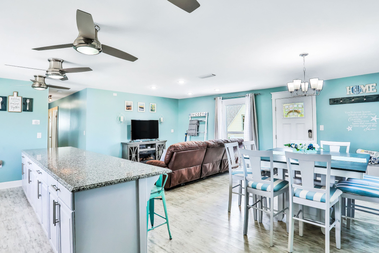 Room 5, Home 1 Block From 2 Beaches W/private Pool, High-speed Wifi & Central AC, Saint Johns