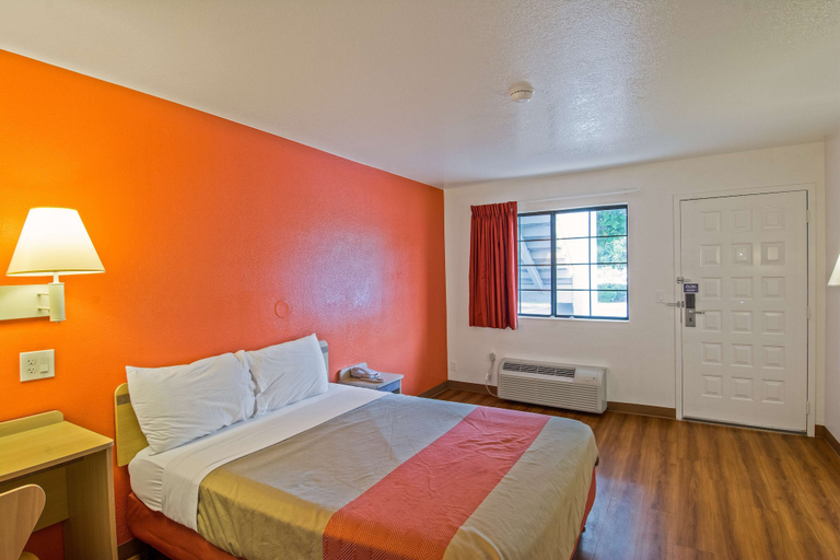 Bedroom 3, Motel 6 Redding, CA - South, Shasta